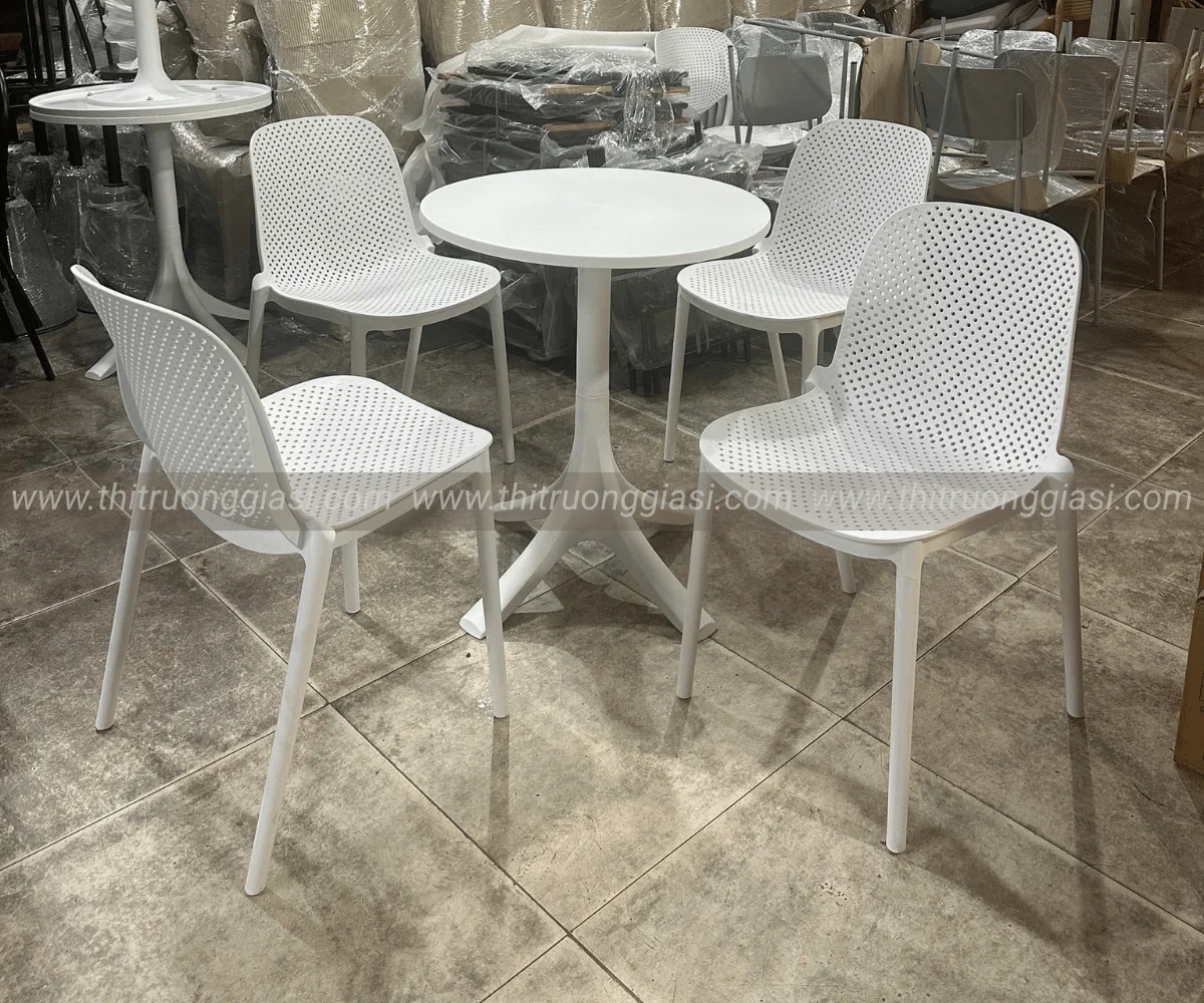 ban-ghe-cafe-nhua-duc.webp