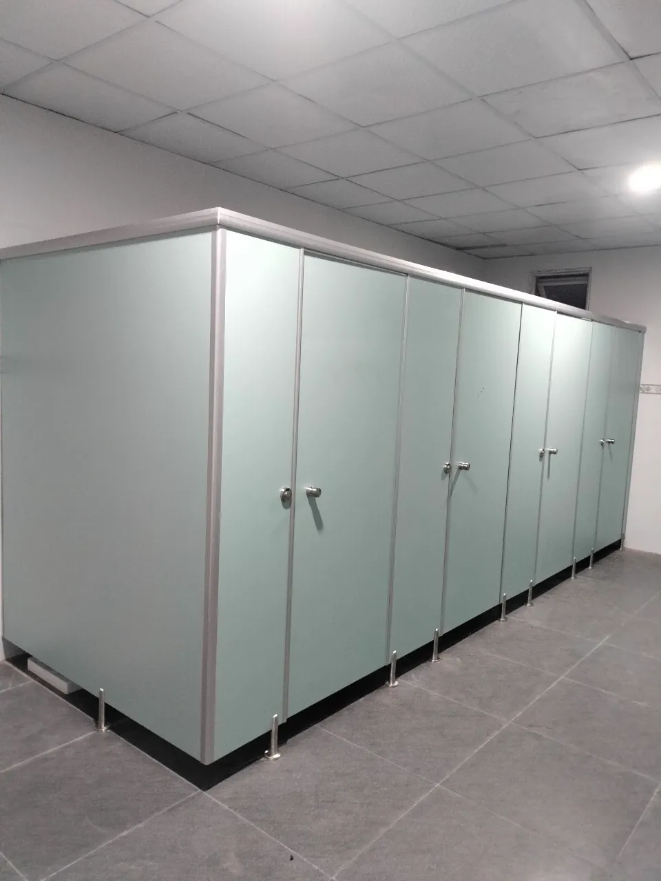 Tấm Compact HPL màu kem nhạt 1