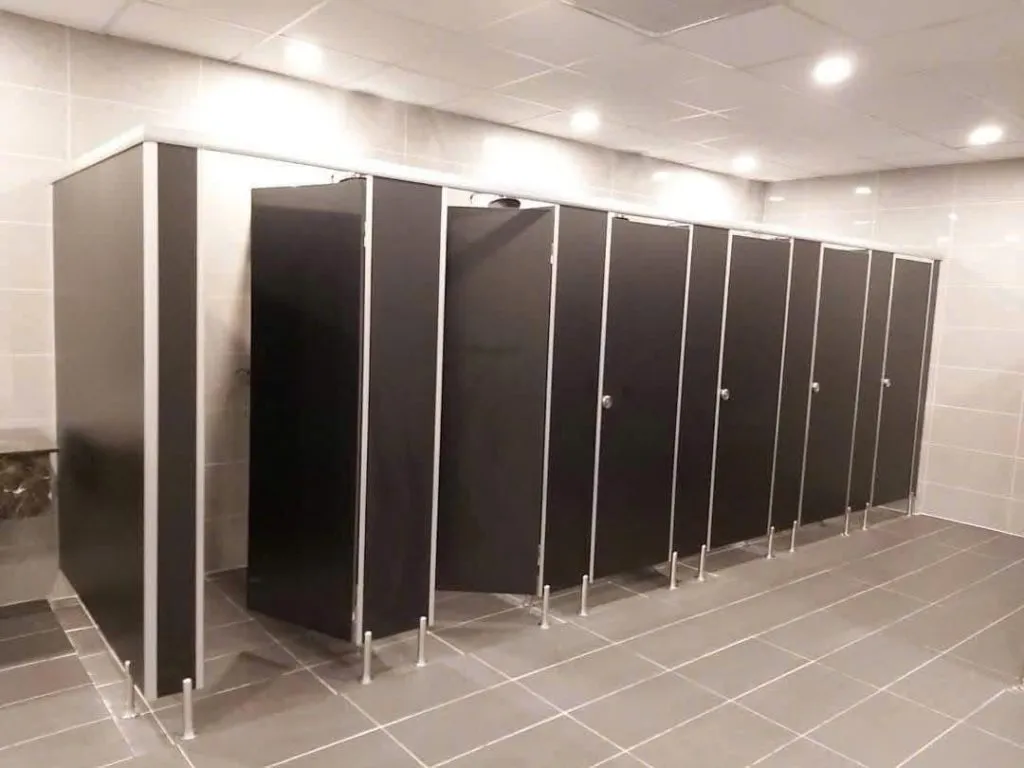 Tấm Compact HPL nhám đen chống trầy